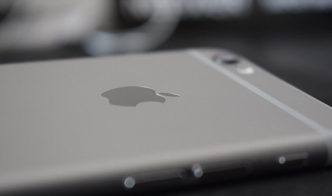ABD Adalet Bakanlığının akıllı telefon pazarını tekeline aldığı iddiasıyla Apple'a