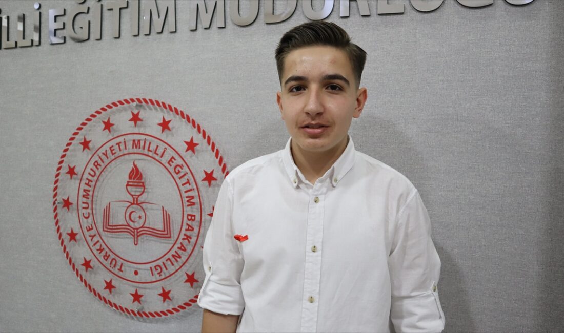 KAHRAMANMARAŞ (AA) – Öğretmen anne ve babanın oğlu Metehan Gümüşsoy,
