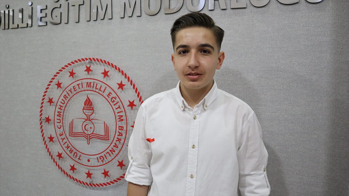 KAHRAMANMARAŞ (AA) – Öğretmen anne ve babanın oğlu Metehan Gümüşsoy,