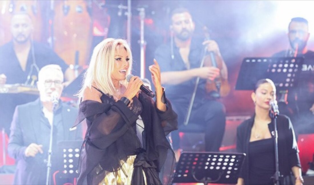 Sanatçı Ajda Pekkan, Beşiktaş Tüpraş Stadyumu'nda yarın hayranlarıyla buluşacak.