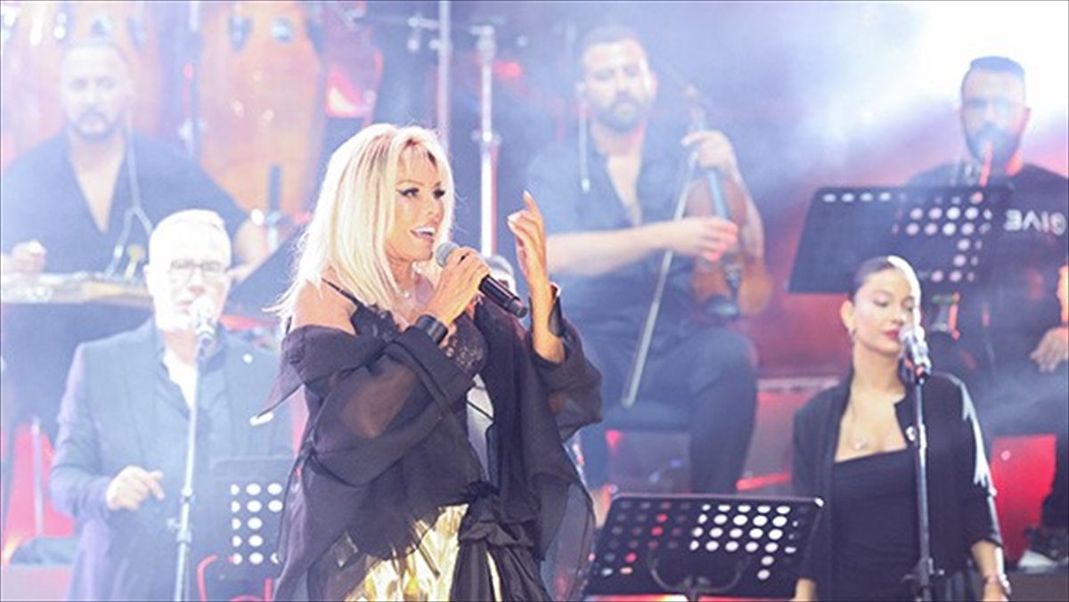 Sanatçı Ajda Pekkan, Beşiktaş Tüpraş Stadyumu'nda yarın hayranlarıyla buluşacak.