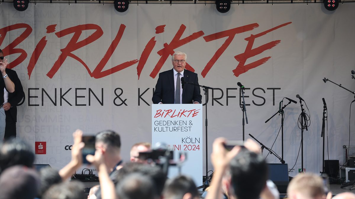 KÖLN (AA) – Keup Caddesi’ndeki tören, bomba şüphesiyle arama çalışmaları