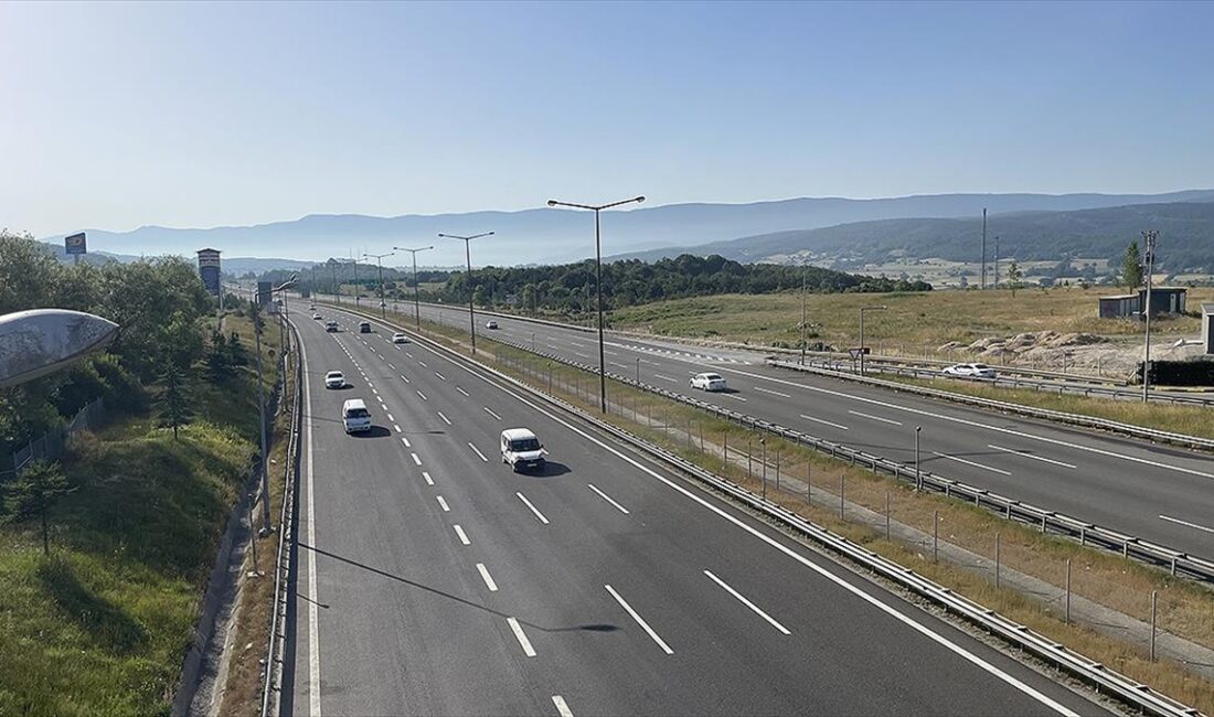 Kurban Bayramı tatili süresince yoğunluğun yaşandığı Anadolu Otoyolu'nun Bolu kesiminde