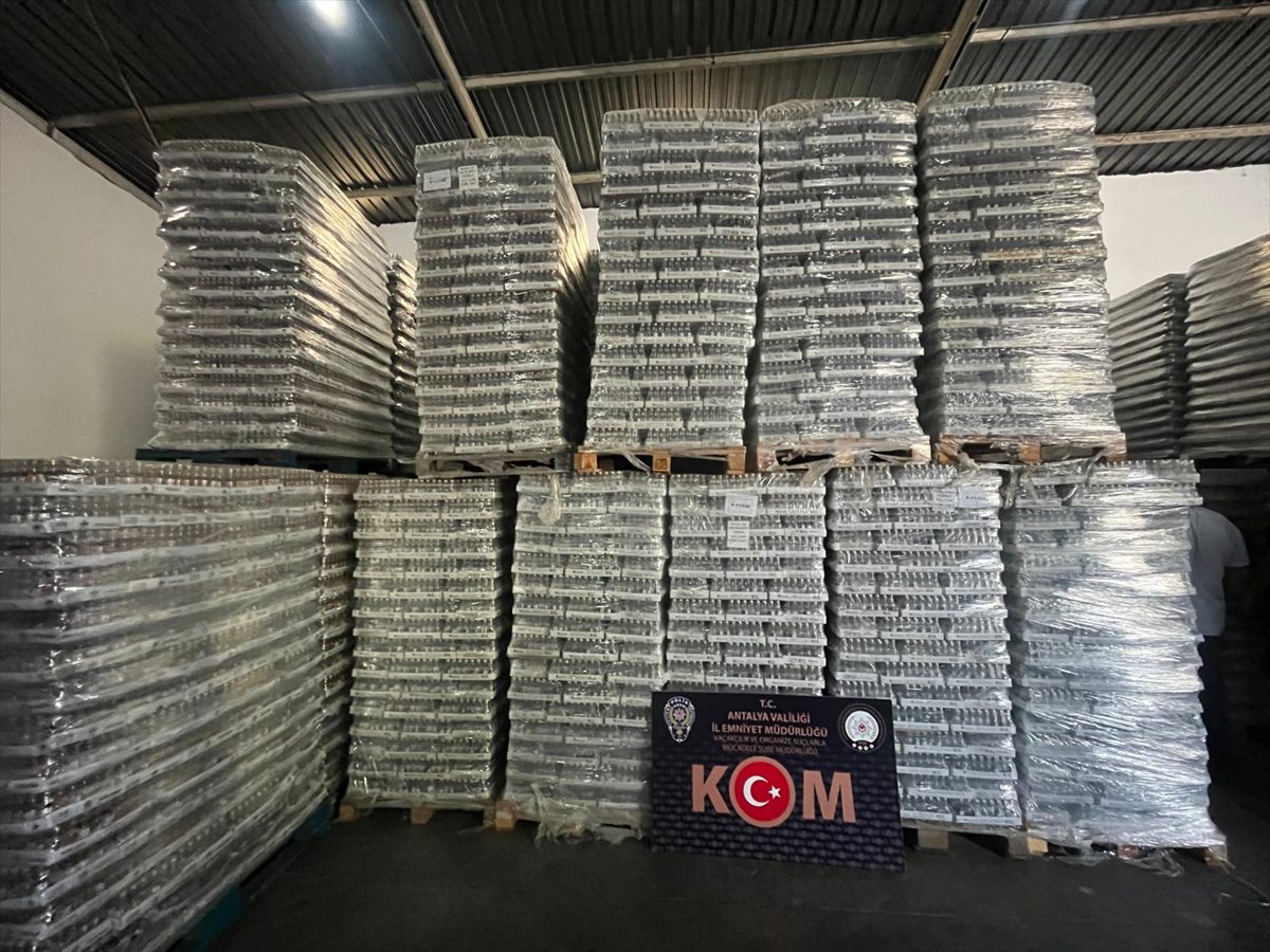 ANTALYA (AA) – Antalya'da polis ekipleri, 3 milyon 550 bin