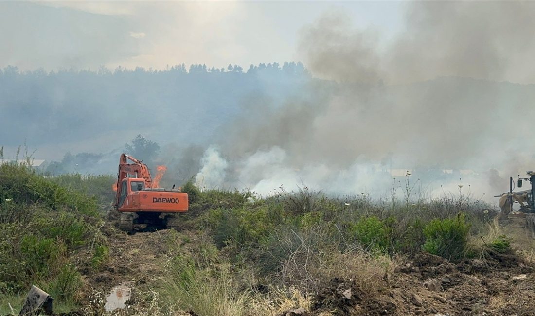ANTALYA (AA) – Antalya'nın Aksu ilçesinde ormanlık alanda çıkan yangına