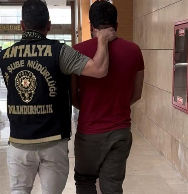 ANTALYA (AA) – Antalya'da düzenlenen dolandırıcılık operasyonunda 1 şüpheli tutuklandı.