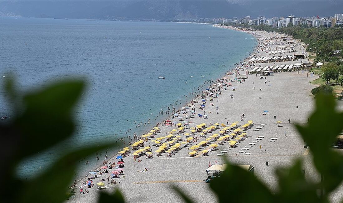 Antalya'da hava sıcaklıklarının hafta sonuna kadar daha da artarak mevsim