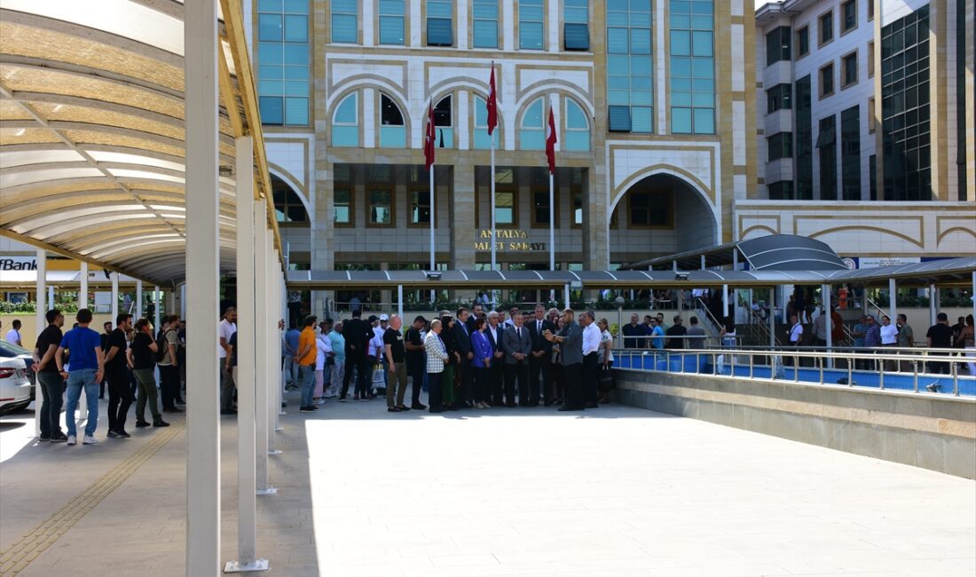 ANTALYA (AA) – Antalya'nın Konyaaltı ilçesinde 1 kişinin hayatını kaybettiği,