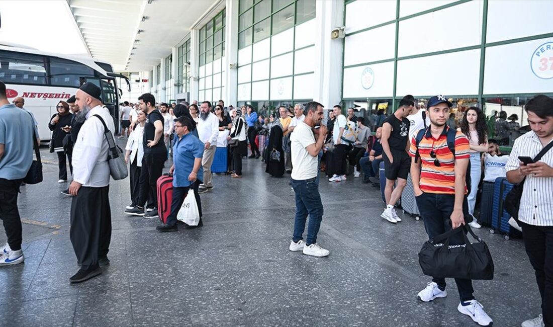 Kurban Bayramı tatilinin son gününde Ankara Şehirlerarası Terminal İşletmesi'nde (AŞTİ)