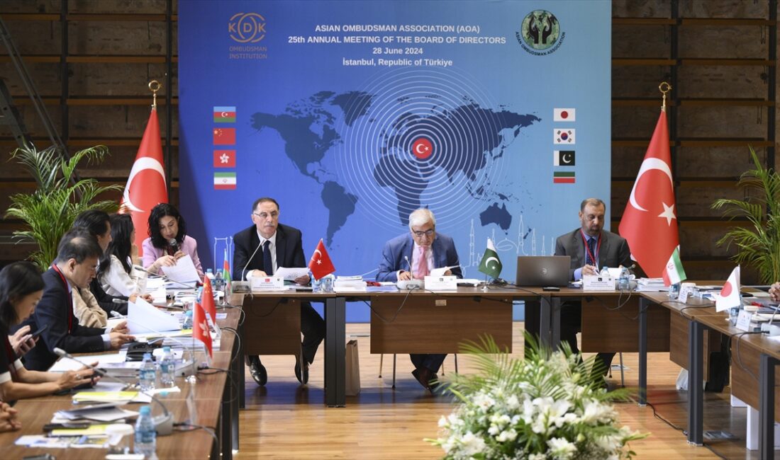 Rami Kütüphanesi'ndeki toplantıda konuşan Kamu Başdenetcisi Şeref Malkoç, Asya Ombudsmanlar