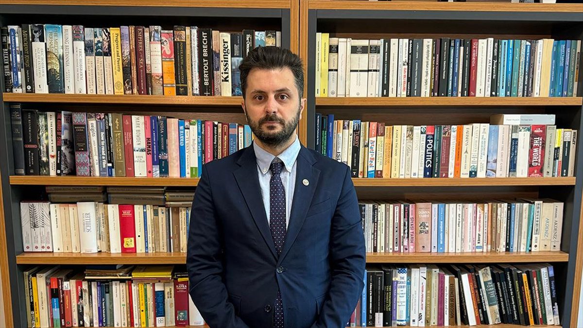 Doç. Dr. Enes Bayraklı, "Eğer seçmen iyi yönlendirilirse çok fazla