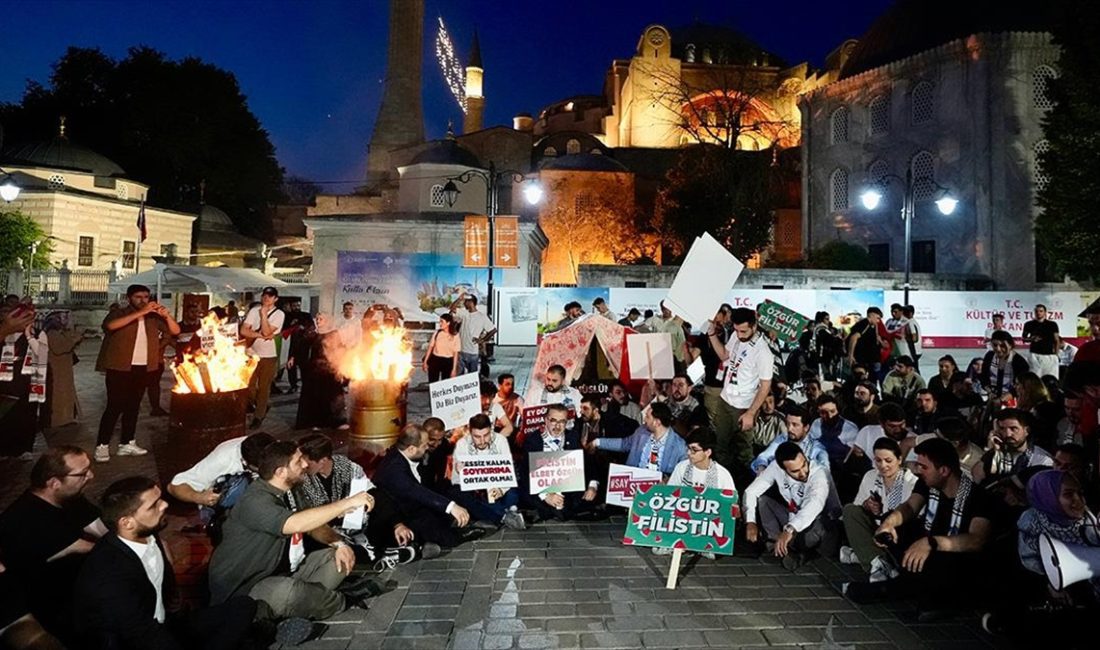 AK Parti İstanbul Gençlik Kolları üyeleri, İsrail'in, Refah ve Gazze'deki