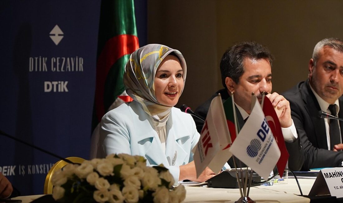 Aile ve Sosyal Hizmetler Bakanı Mahinur Özdemir Göktaş, Cezayir'de bulunan
