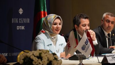 Aile ve Sosyal Hizmetler Bakanı Mahinur Özdemir Göktaş, Cezayir'de bulunan