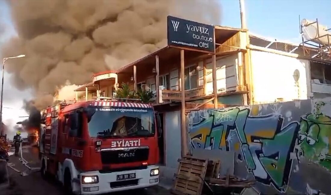 Balıkesir'in Edremit ilçesinde butik otelde çıkan yangında 3 kişi dumandan