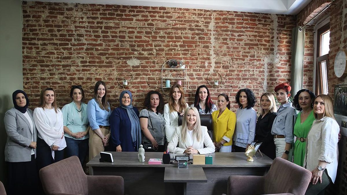 Batı Trakya'da adaylarının çoğunluğu kadın olan Dostluk Eşitlik Barış (DEB)