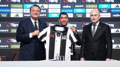 Beşiktaş, teknik direktörlük görevine getirdiği Giovanni van Bronckhorst için imza