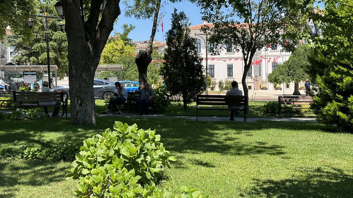 Birçok ilde sıcak hava yaşamı olumsuz etkiliyor.