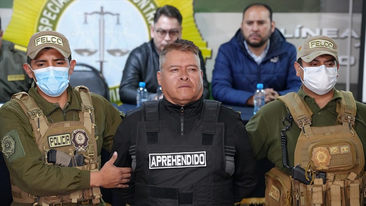 Güney Amerika ülkesi Bolivya'da General Jose Zuniga önderliğinde başlatılan askeri