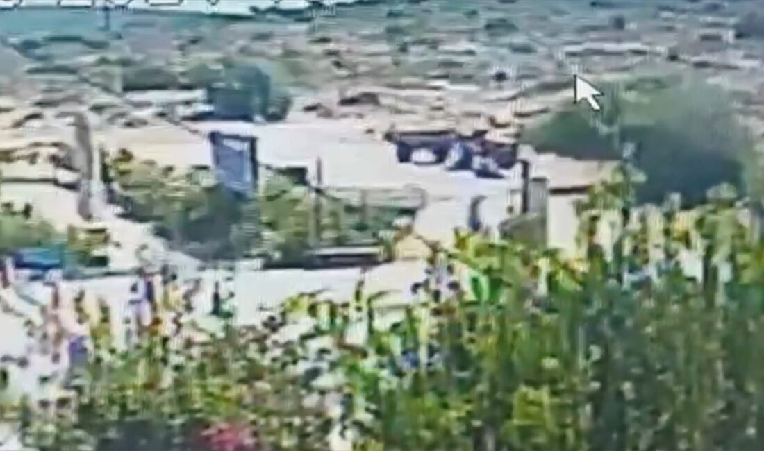 İzmir'in Çeşme ilçesinde dün makilik alanda sigara izmariti nedeniyle çıkan