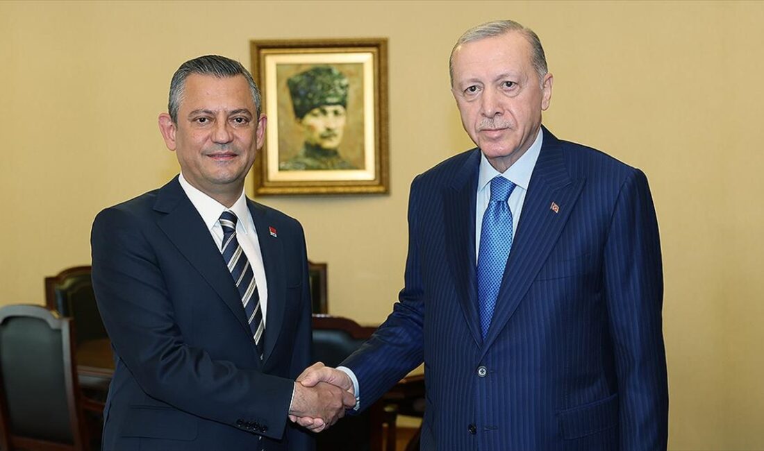 Cumhurbaşkanı Recep Tayyip Erdoğan, CHP Genel Başkanı Özgür Özel ile