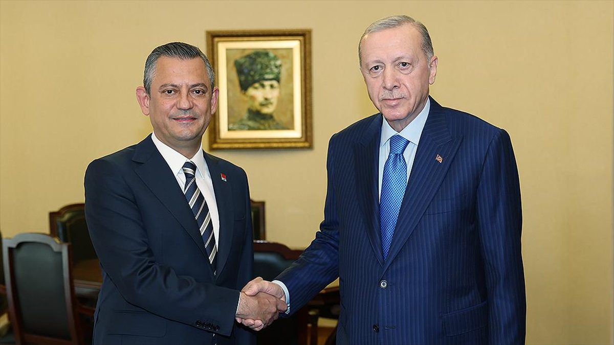 Cumhurbaşkanı Recep Tayyip Erdoğan, CHP Genel Başkanı Özgür Özel ile