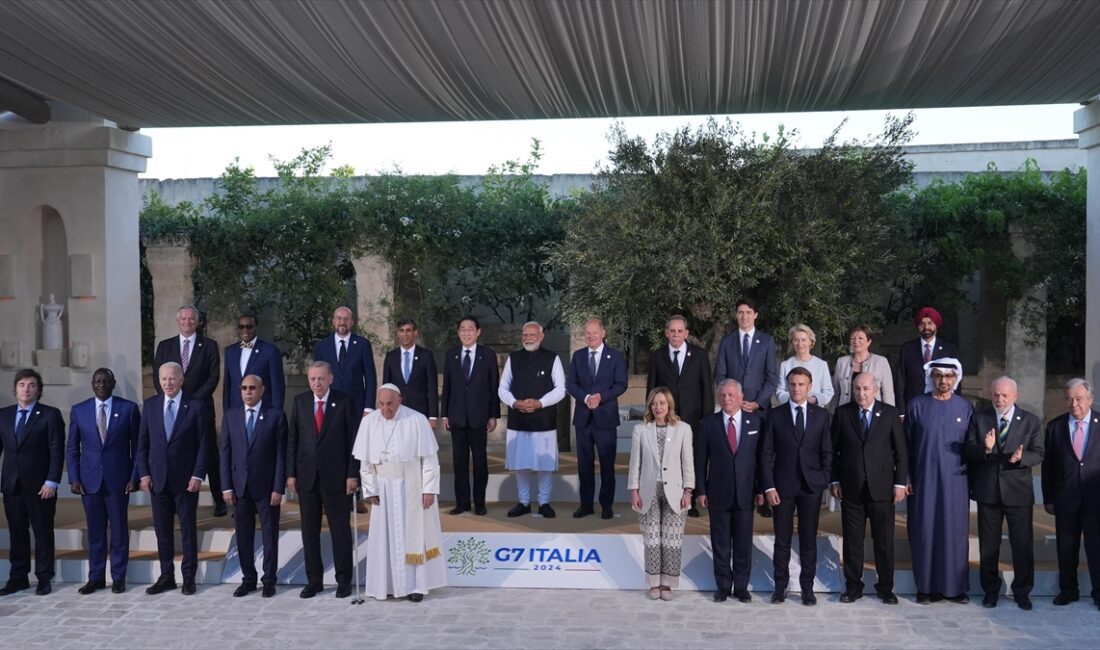 Cumhurbaşkanı Recep Tayyip Erdoğan, G7 Liderler Zirvesi'ndeki aile fotoğrafı çekimine