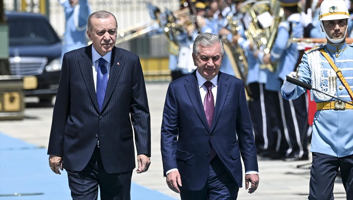 Cumhurbaşkanı Recep Tayyip Erdoğan, Özbekistan Cumhurbaşkanı Şevket Mirziyoyev'i resmi törenle