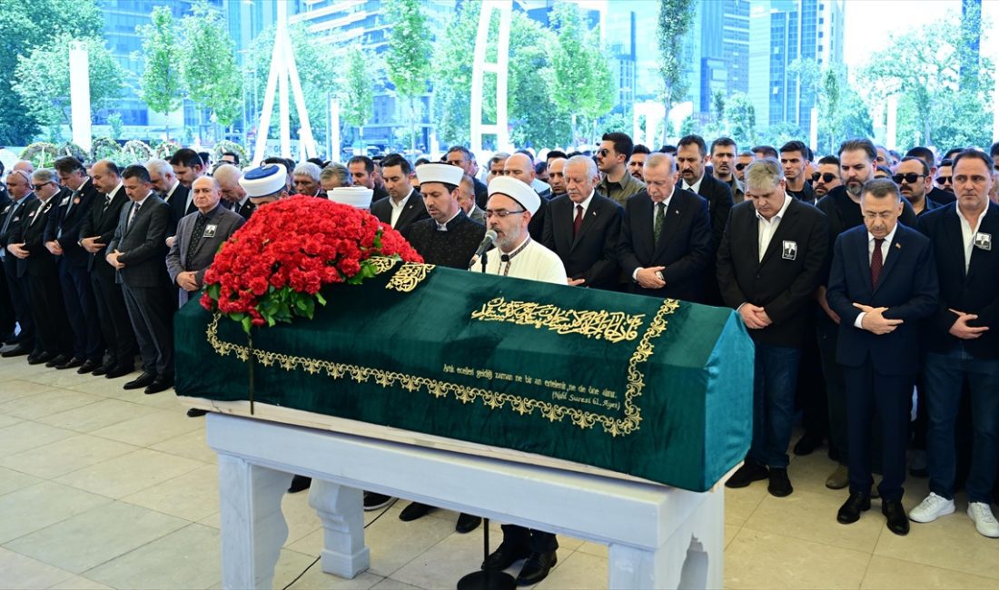 Cumhurbaşkanı Recep Tayyip Erdoğan, eski başbakanlardan Tansu Çiller'in eşi Özer