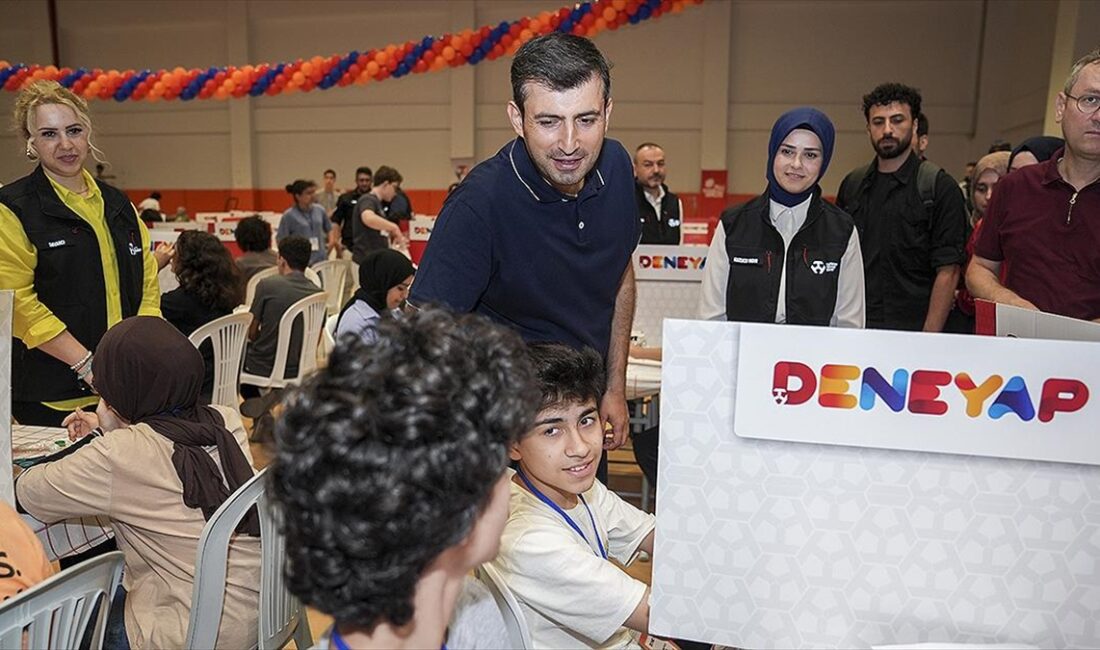 T3 Vakfı Mütevelli Heyeti Başkanı Selçuk Bayraktar, "20 bin öğrenci