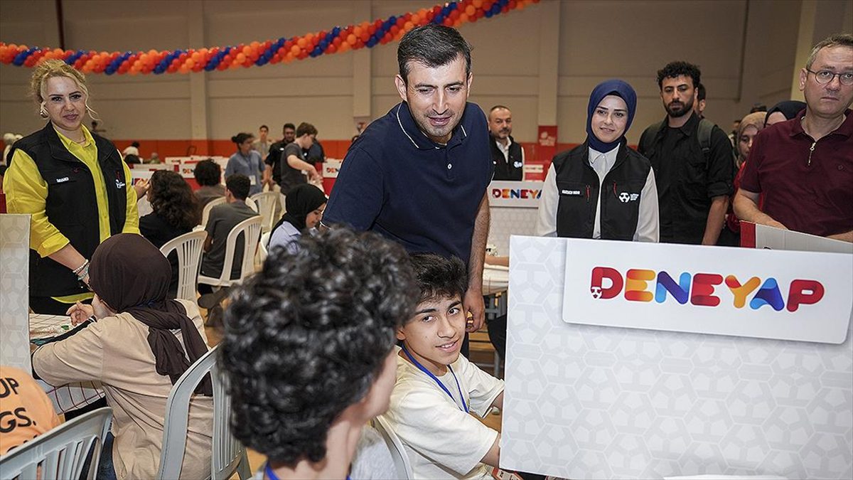 T3 Vakfı Mütevelli Heyeti Başkanı Selçuk Bayraktar, "20 bin öğrenci