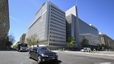 Dünya Bankası, küresel ekonomik büyüme tahminini bu yıl için yüzde