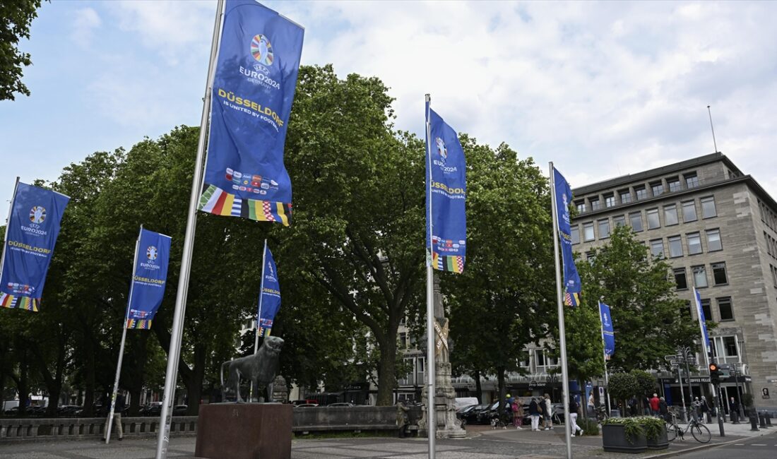 Almanya'da 14 Haziran-14 Temmuz tarihlerinde düzenlenecek şampiyonanın ev sahiplerinden Düsseldorf'ta