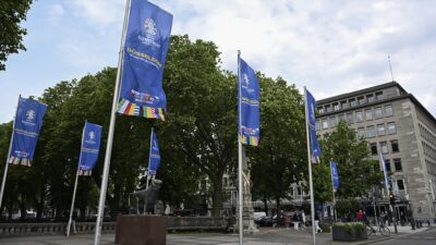 Almanya'da 14 Haziran-14 Temmuz tarihlerinde düzenlenecek şampiyonanın ev sahiplerinden Düsseldorf'ta