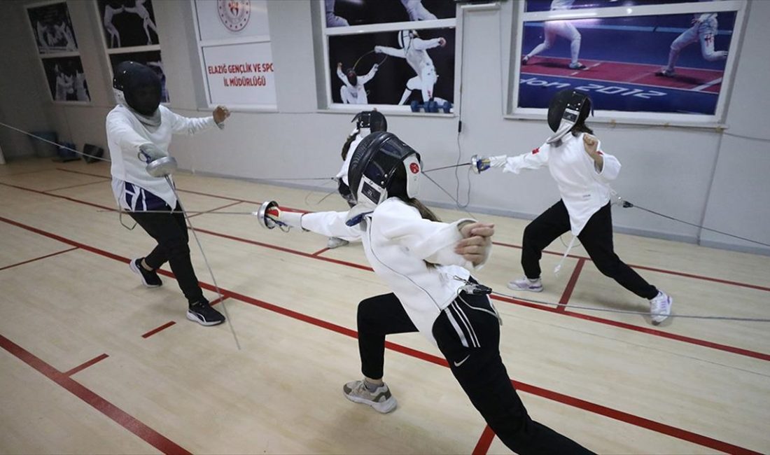 Elazığ'da Gençlik ve Spor İl Müdürlüğü bünyesinde faaliyet gösteren eskrim