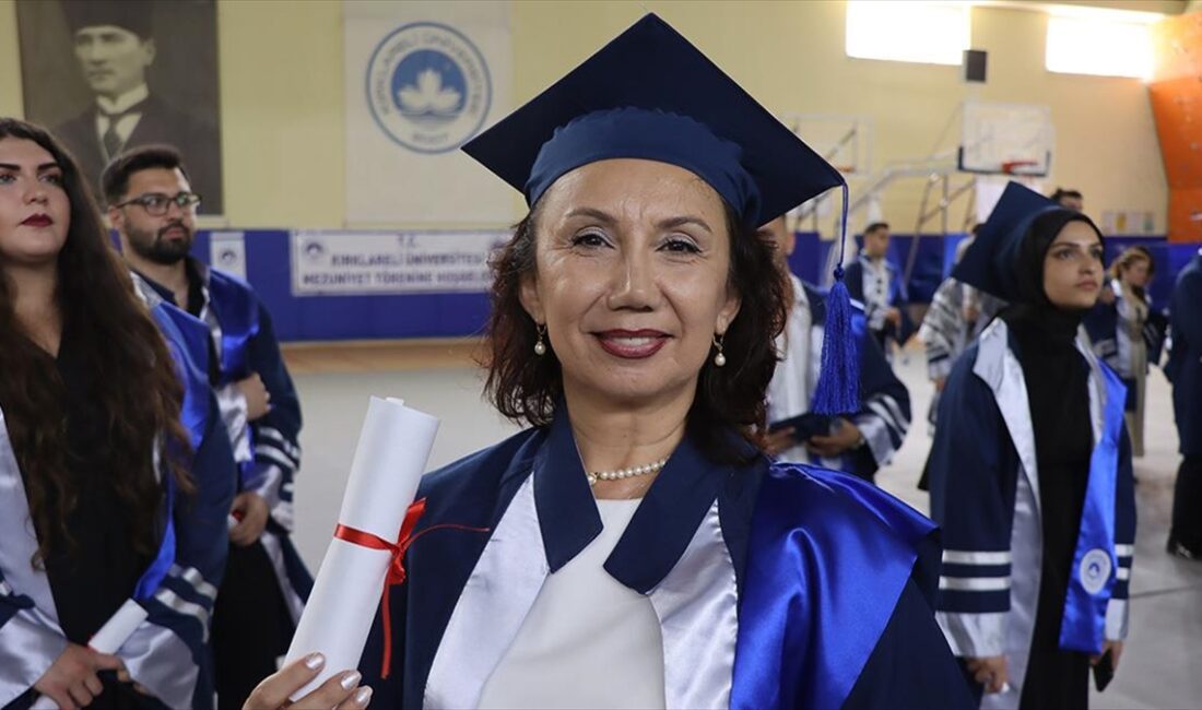 Türk Dili ve Edebiyatı öğretmeni olarak 28 yıl görev yapan