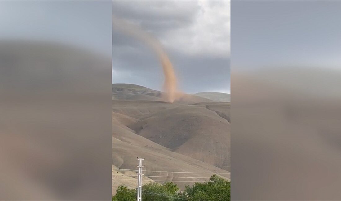 Erzincan'da meydana gelen metrelerce yükseklikteki hortum cep telefonu kamerasıyla görüntülendi.
