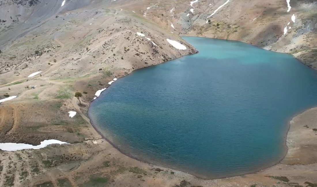 Türkiye'nin en yüksek krater gölleri arasında yer alan, Erzincan'ın Üzümlü