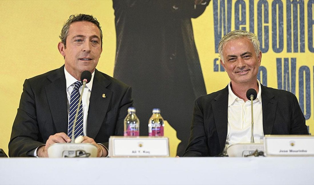 Fenerbahçe Kulübü Başkanı Ali Koç, Portekizli teknik direktör Jose Mourinho