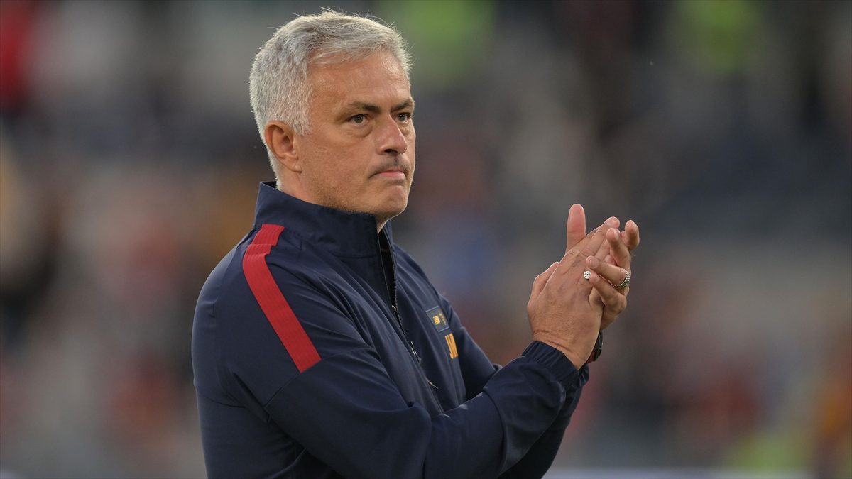 Fenerbahçe Kulübü, futbol A takımı teknik direktörlüğü için Portekizli Jose