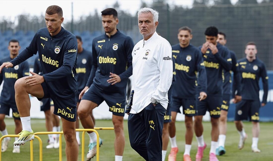 Düzce'nin Kaynaşlı ilçesinde yeni sezon hazırlıkları kapsamında kampa giren Fenerbahçe,