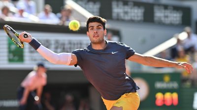 Finalde Alman Alexander Zverev'i 3-2 yenen İspanyol Carlos Alcaraz, bu