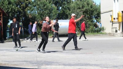 Samsun'un Alaçam ilçesinde beden eğitimi öğretmenliği yapan Gökhan Bozdemir, öğrencilerine