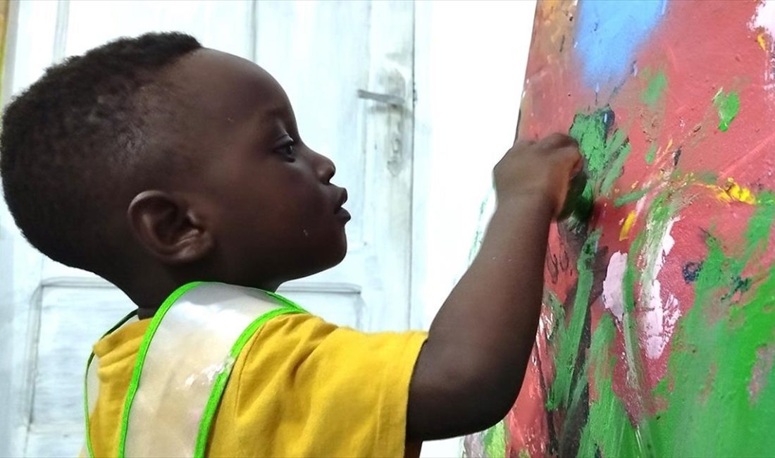 Batı Afrika ülkelerinden Gana'da 17 aylıkken yaptığı resimle "dünyanın en