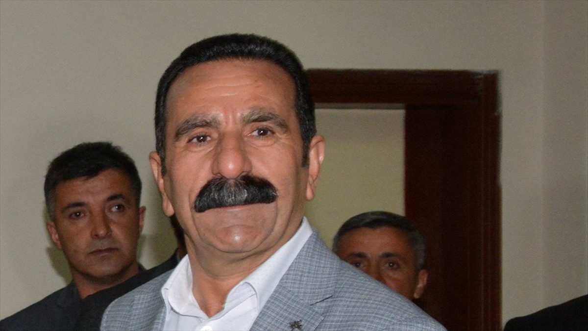 Hakkari'de, "silahlı terör örgütü yönetme" suçundan yargılanan eski Hakkari Belediye