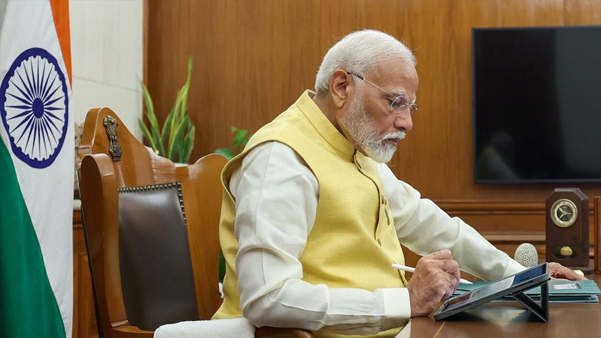 Hindistan'da üçüncü kez başbakan seçilen Narendra Modi, yeni görevlerini vermek