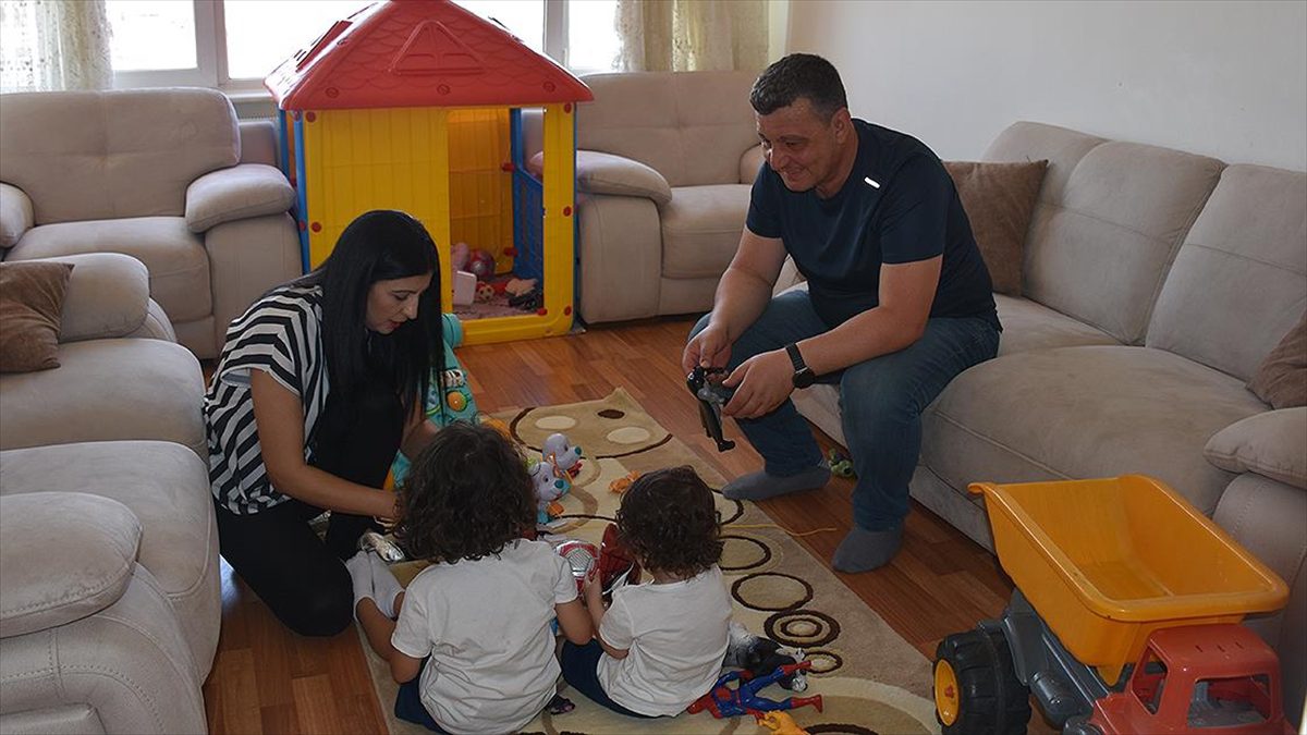 Afyonkarahisar'da Feride ve Levent Baş çifti, 9 aylıkken koruyucu ailesi