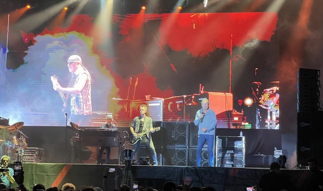 Modern hard rock ve heavy metal müziğin öncülerinden kabul edilen