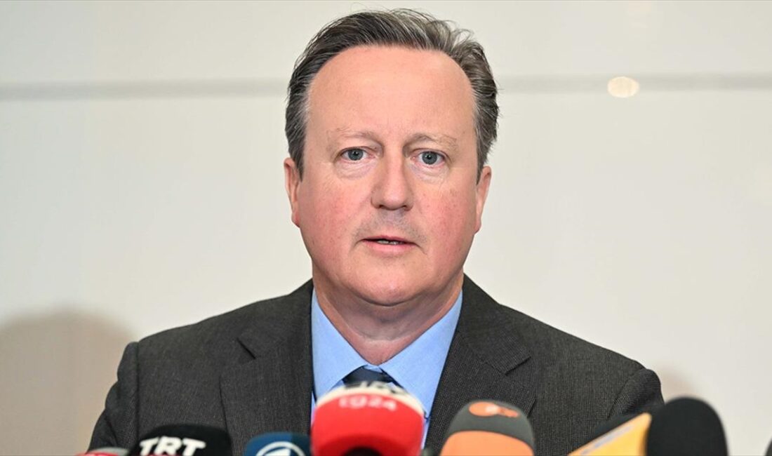 İngiltere Dışişleri Bakanı David Cameron, Gazze'ye yardımların engellenmesi konusunun endişe