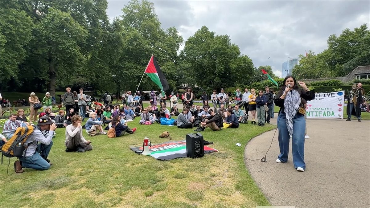 İngiltere'nin başkenti Londra'da bir grup Filistin destekçisi eylemci, kentin önemli